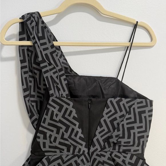 Alexander McQueen For Target Black And Grey One-Shoulder Geometric Silk Dress - Picture 5 of 6